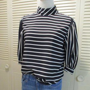 New Black White Puff shrt sleeve snap shoulder top